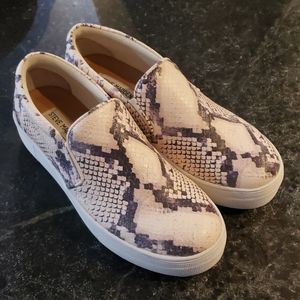 🤍Steve Madden platform slip ons